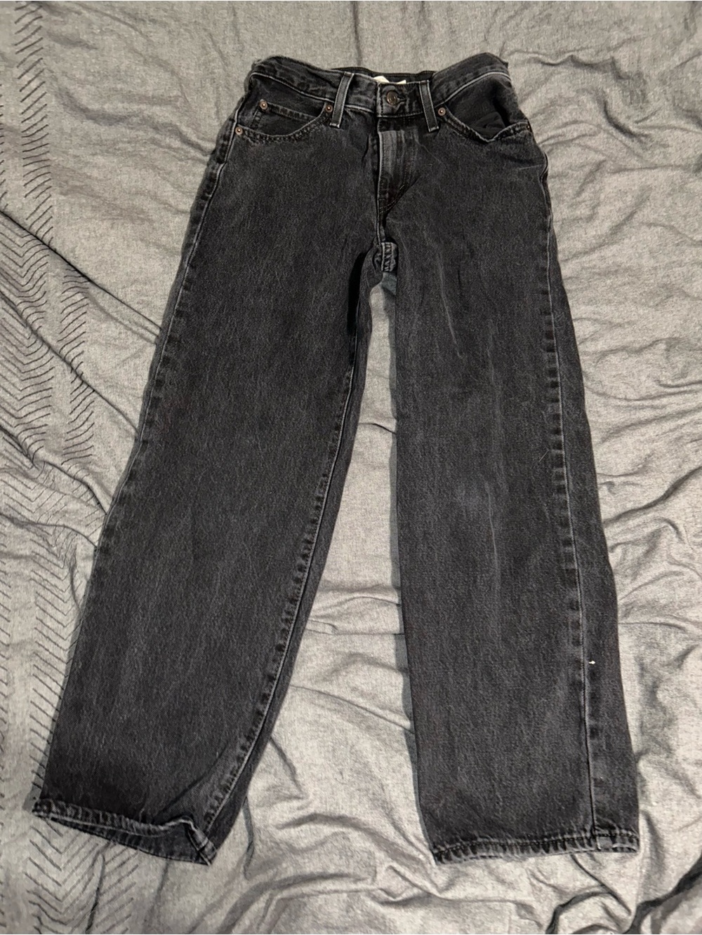Levi's High-waisted mom jeans in black wash denim petite